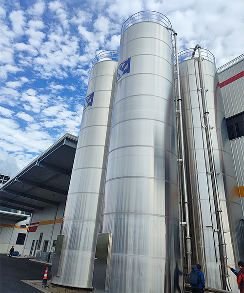 Niasi Outdoor at Silo pro materia plastica cruda